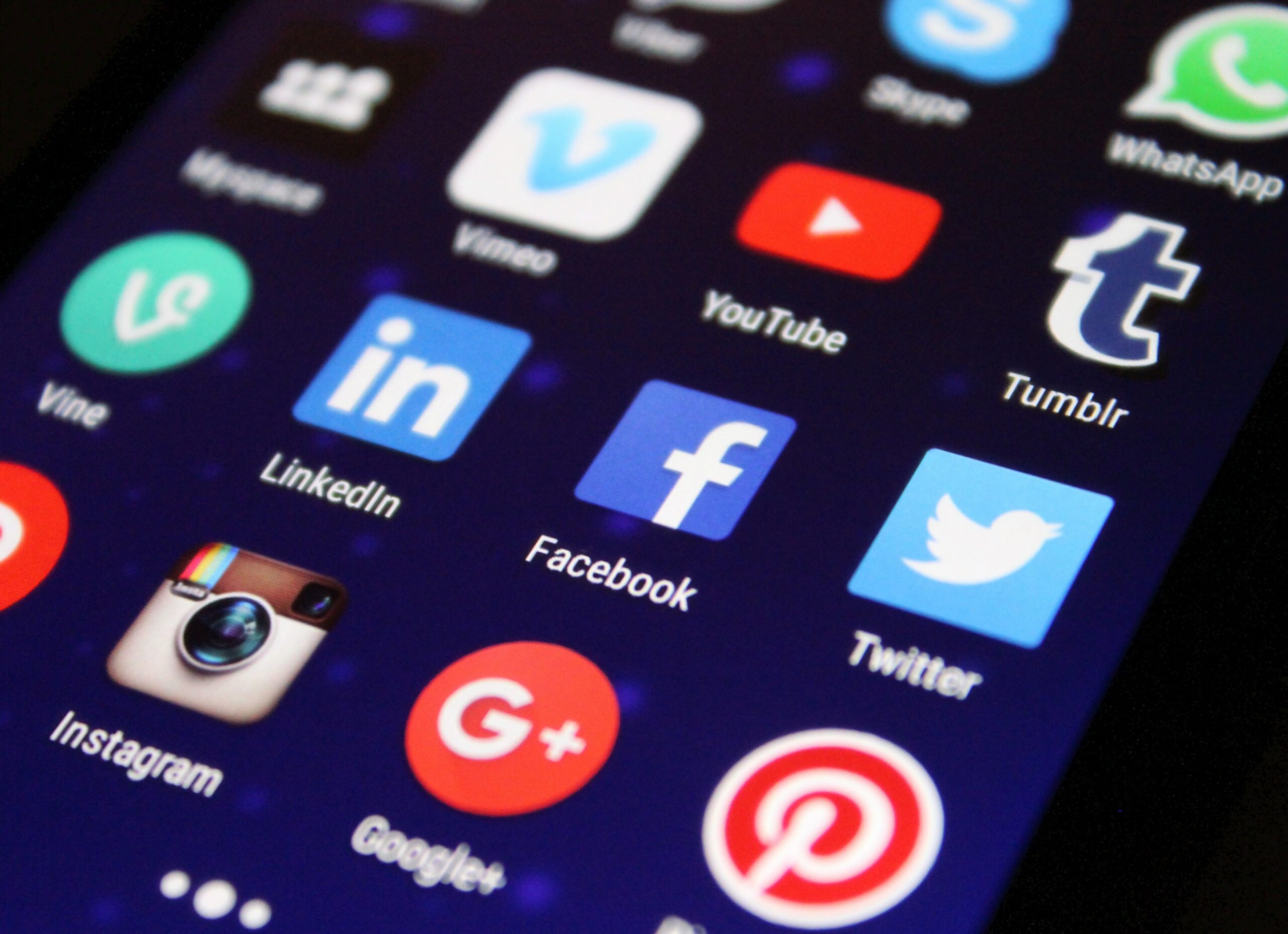 15 Best Social Media Giveaway Apps Reviewed - ViralSweep